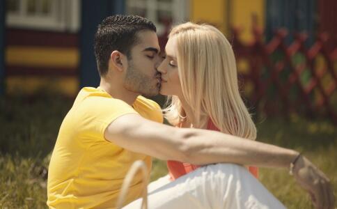男女接吻要注意什么 接吻的六个禁忌-第1张图片