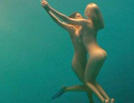 鸳鸯浴（水中性爱）技巧-第1张图片-两性知识网