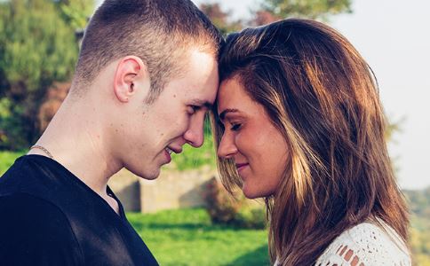 伊悦两性健康网 性幻想可以提高中年夫妻性爱的质量