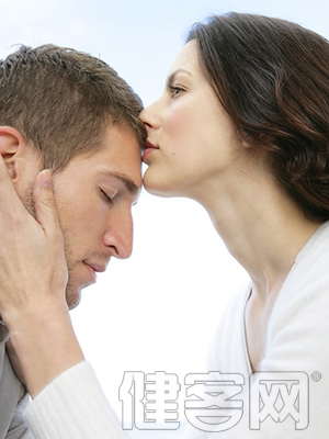 5种舌尖调情 吻晕你的男人