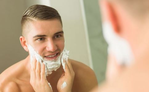 为啥男人的胡子长的快，剃须的时候注意什么？