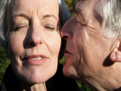 适度性爱对中老年人的健康有益3
