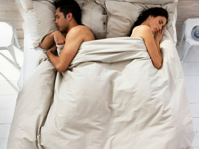 从夫妻睡姿判断夫妻间的感情关系5