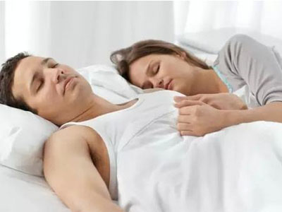 8种睡姿看夫妻感情好坏 你是哪一种？2