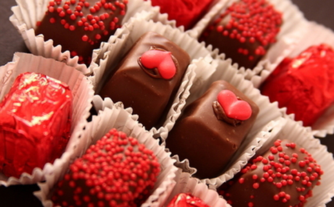 巧克力可缓解痛经 警惕经期吃巧克力发胖