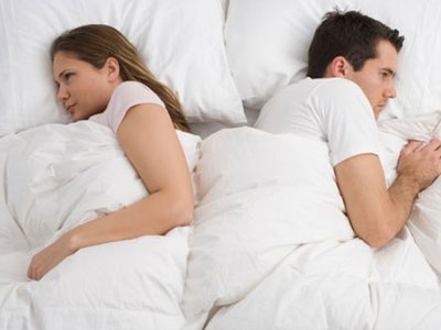 性奇闻：这些睡姿可以提升性爱质量